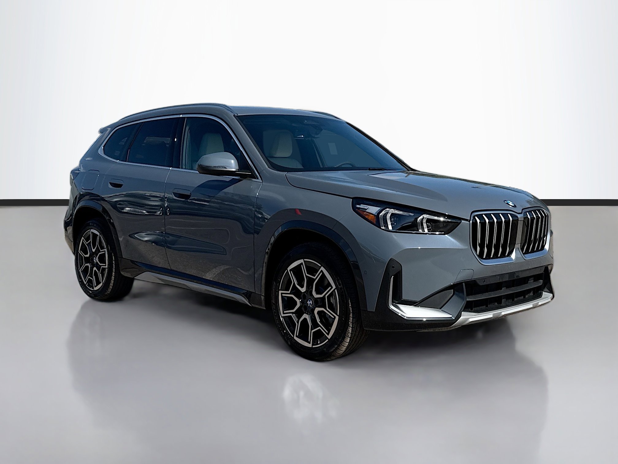 2026 BMW X1 28i's photo