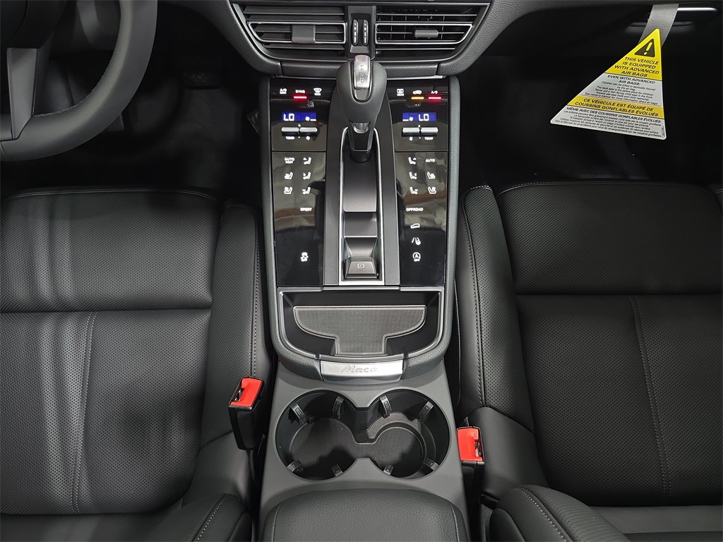 2026 Porsche Macan T photo 20