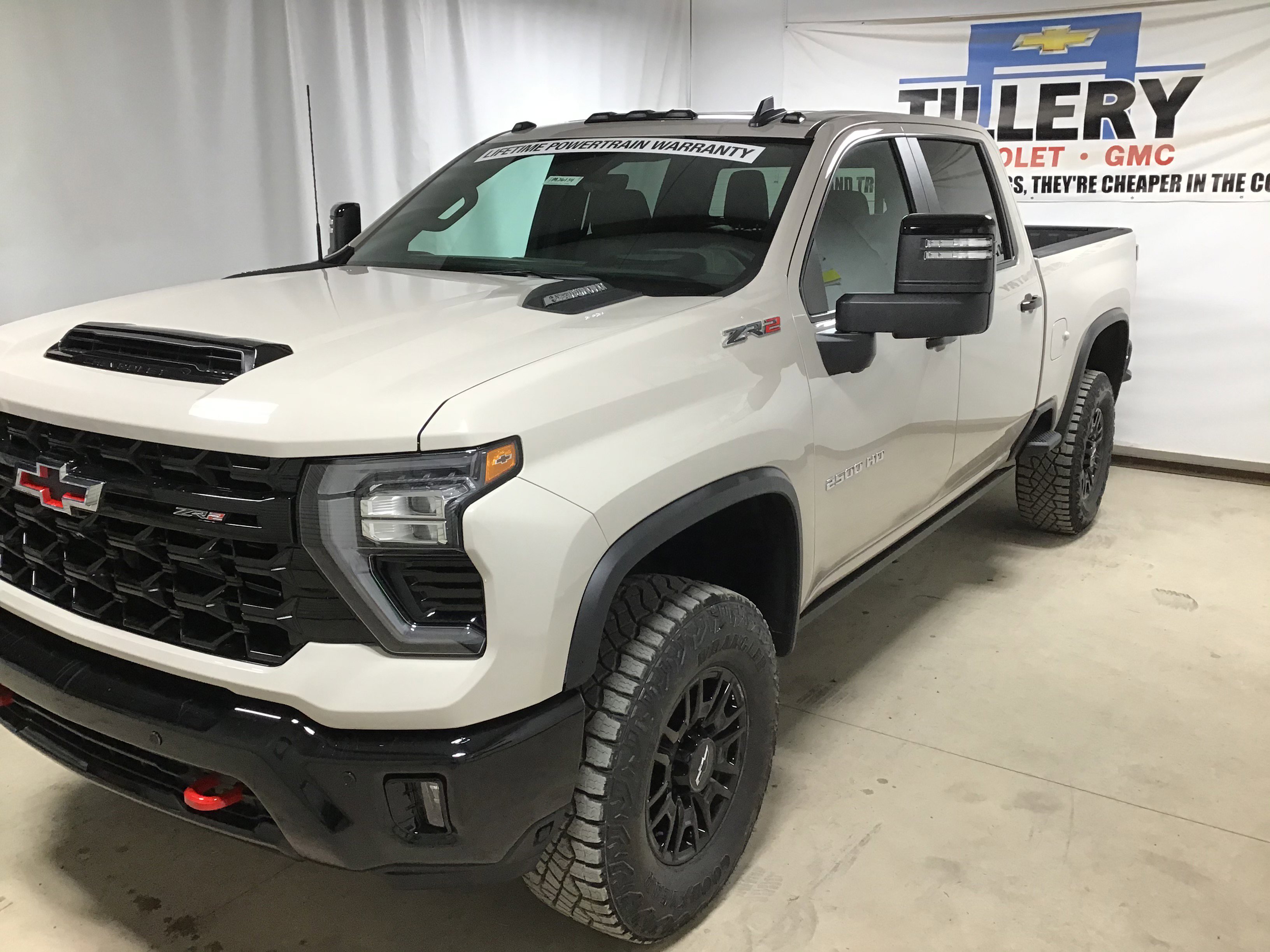 2026 Chevrolet Silverado 2500HD ZR2 photo 3