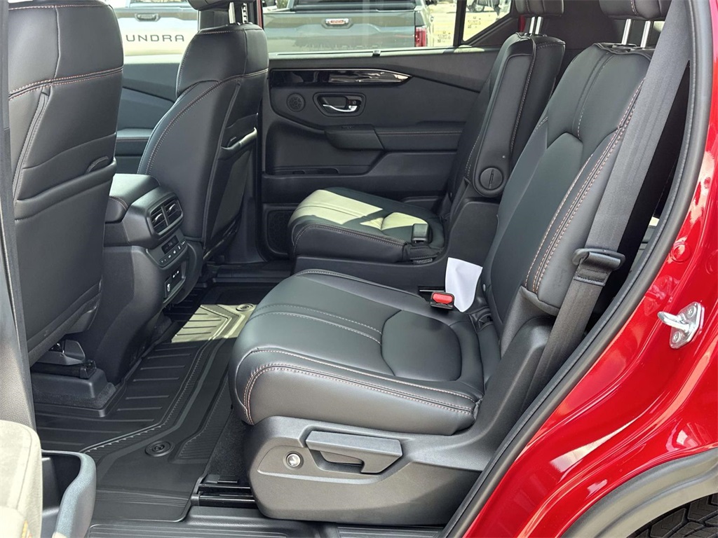 2025 Honda Pilot TrailSport photo 7