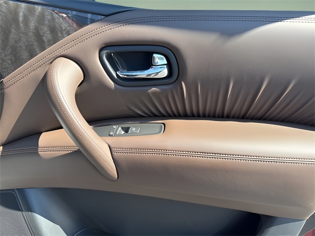 2021 Nissan Armada Platinum photo 29
