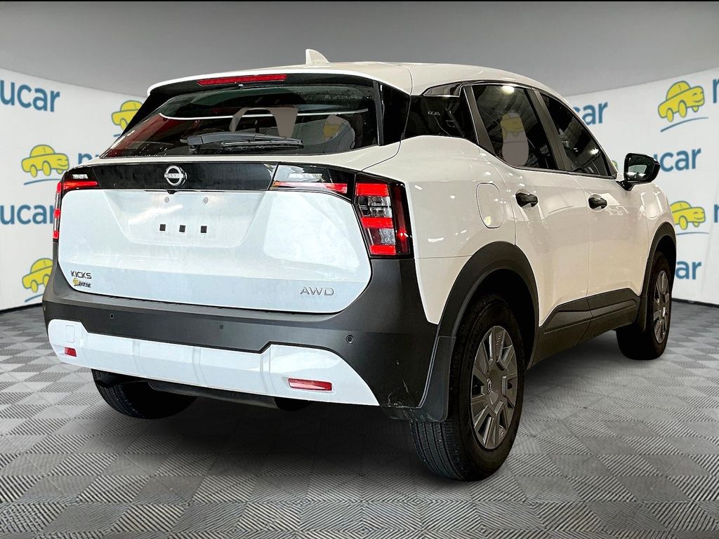 2025 Nissan Kicks S photo 8