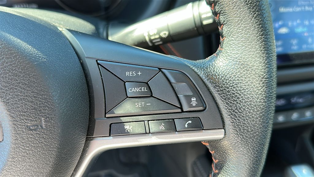 2022 Nissan Kicks SR photo 13