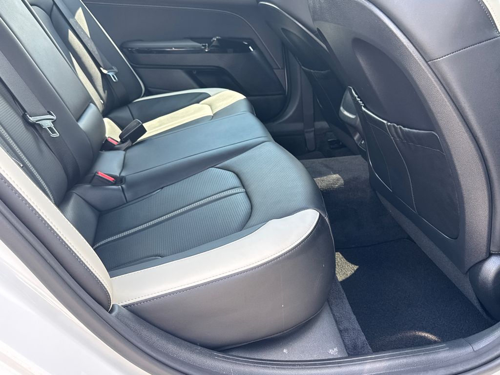 2025 Kia K5 GT-Line photo 13