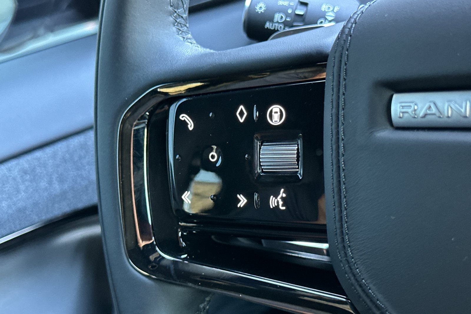 2025 Land Rover Range Rover Sport SE photo 28