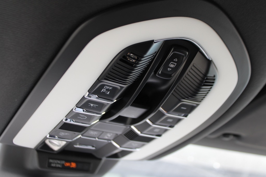 2024 Porsche Macan photo 24