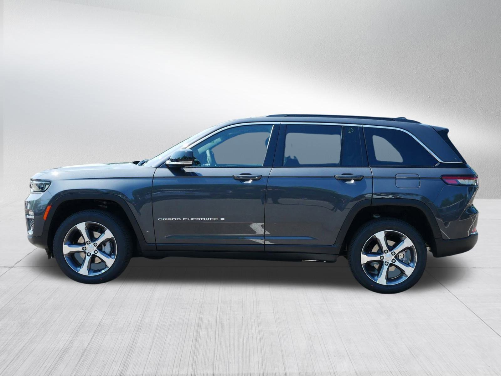 2025 Jeep Grand Cherokee Limited photo 3