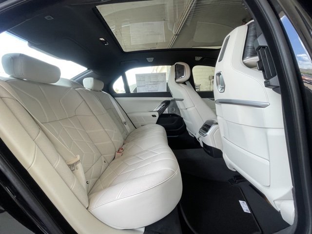 2025 Bmw 750e 750e xDrive photo 6