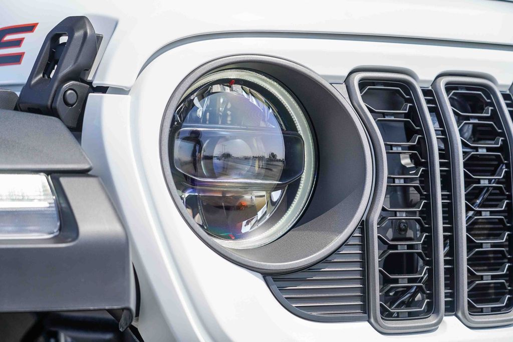 2025 Jeep Gladiator Mojave photo 3