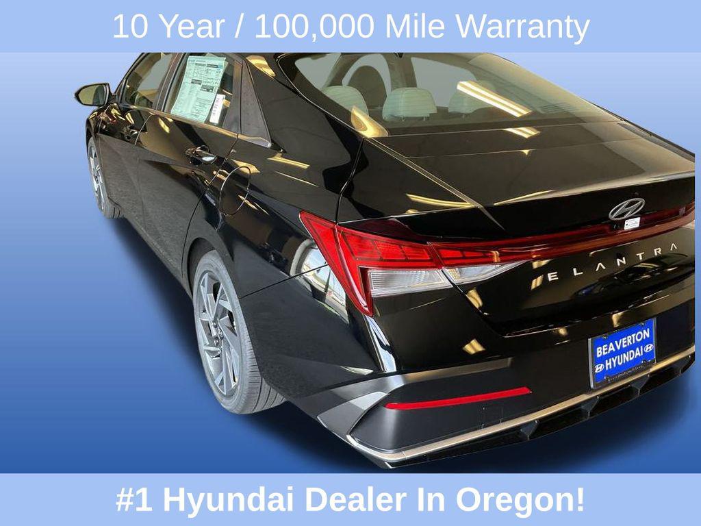 2025 Hyundai Elantra Hybrid Limited photo 4