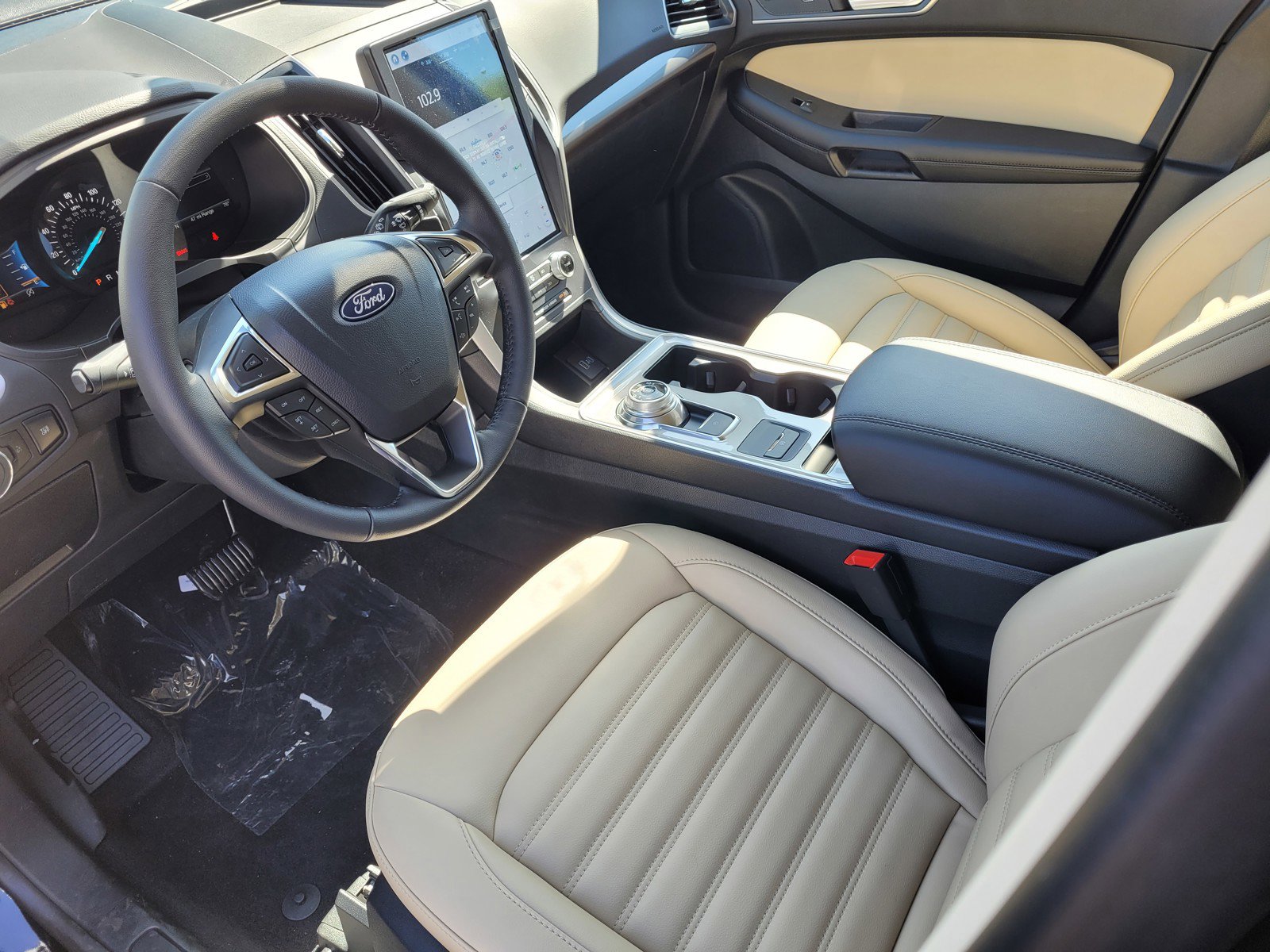 2024 Ford Edge SEL photo 6