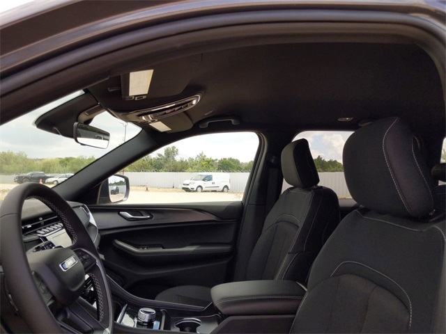 2025 Jeep Grand Cherokee Laredo Altitude photo 14