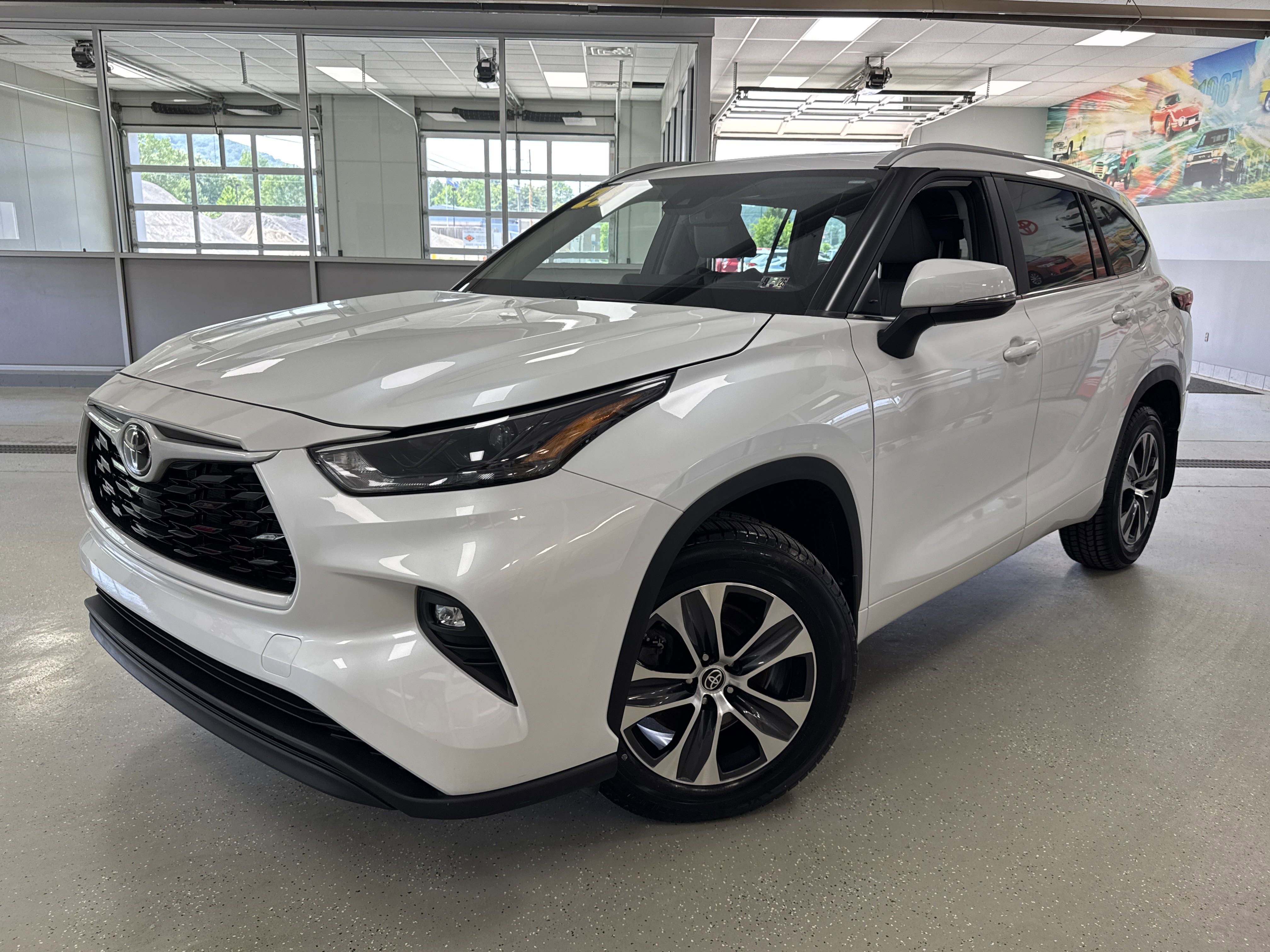 2023 Toyota Highlander XLE's photo