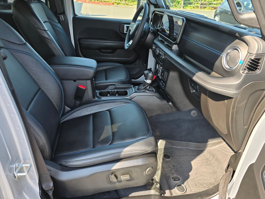 2024 Jeep Wrangler High Altitude 4xe photo 9