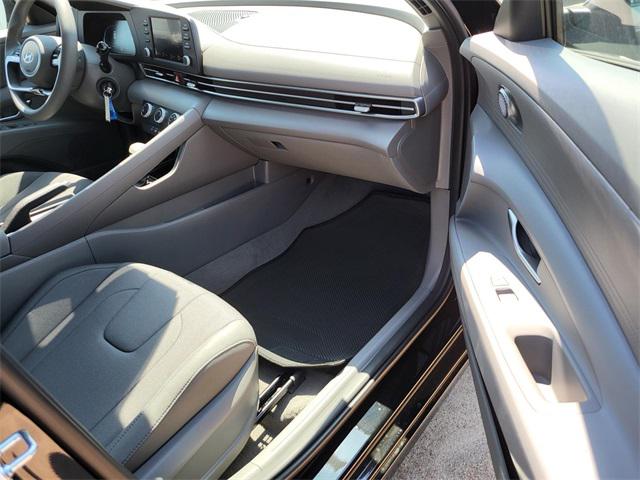 2025 Hyundai Elantra SE photo 6