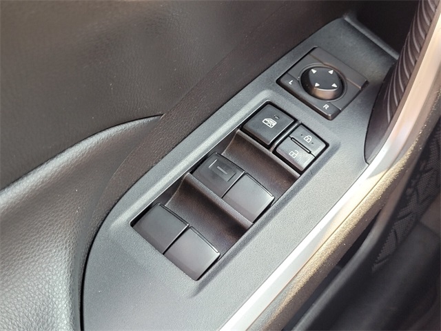 2022 Toyota RAV4 LE photo 21