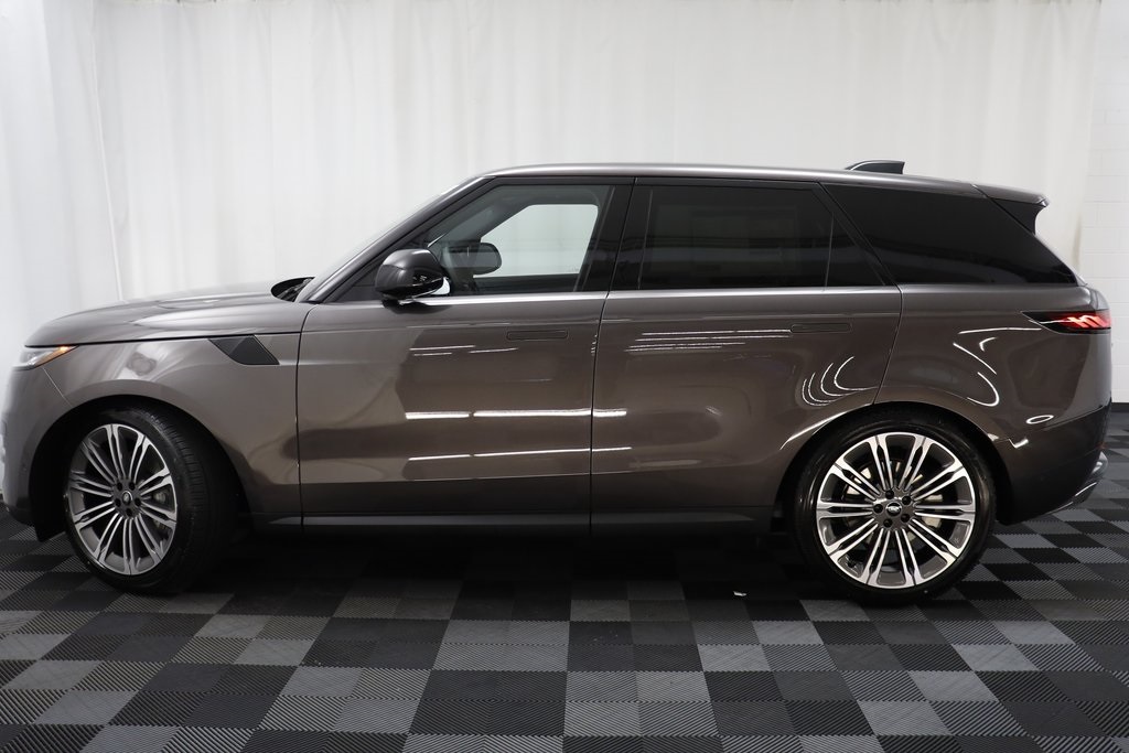 2025 Land Rover Range Rover Sport SE photo 4