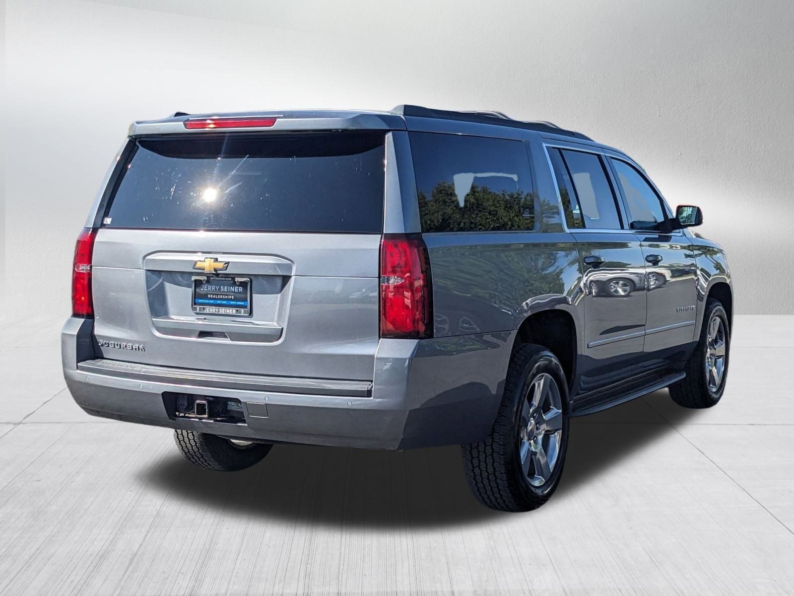2018 Chevrolet Suburban LS photo 5