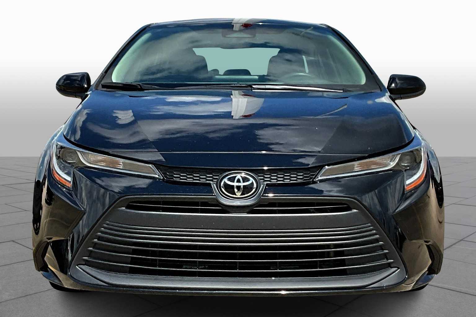 2023 Toyota Corolla LE photo 3