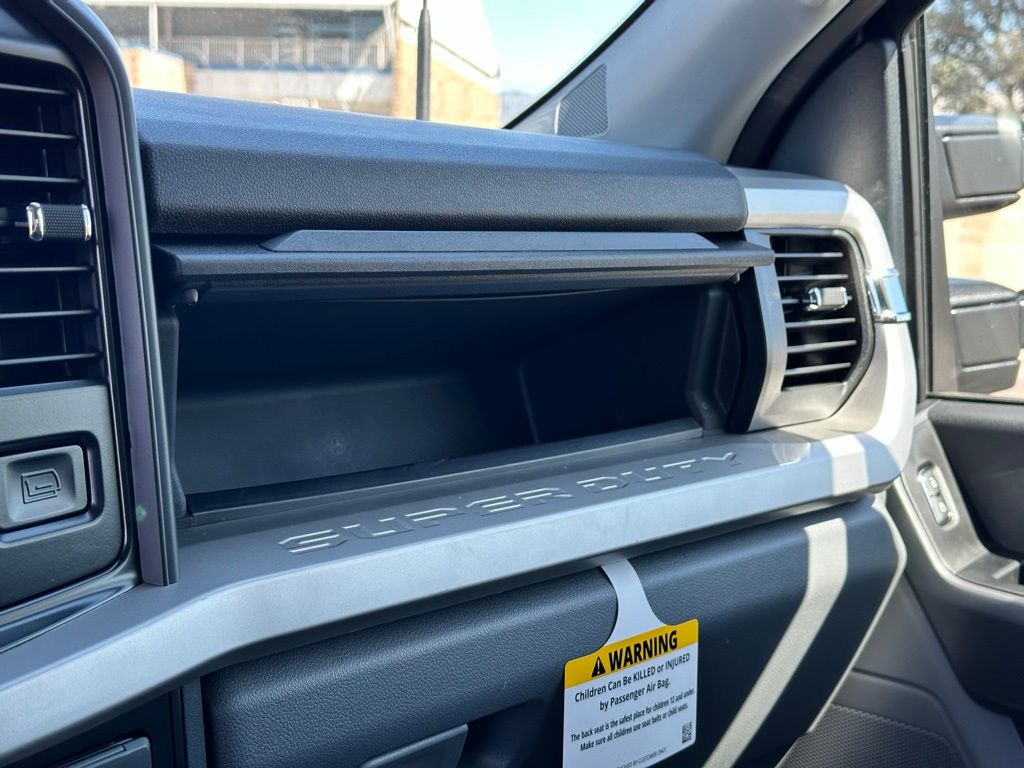 2025 Ford F-550 XLT photo 9