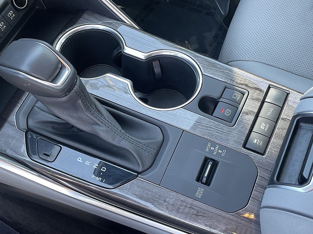 2021 Toyota Highlander Hybrid Platinum photo 19