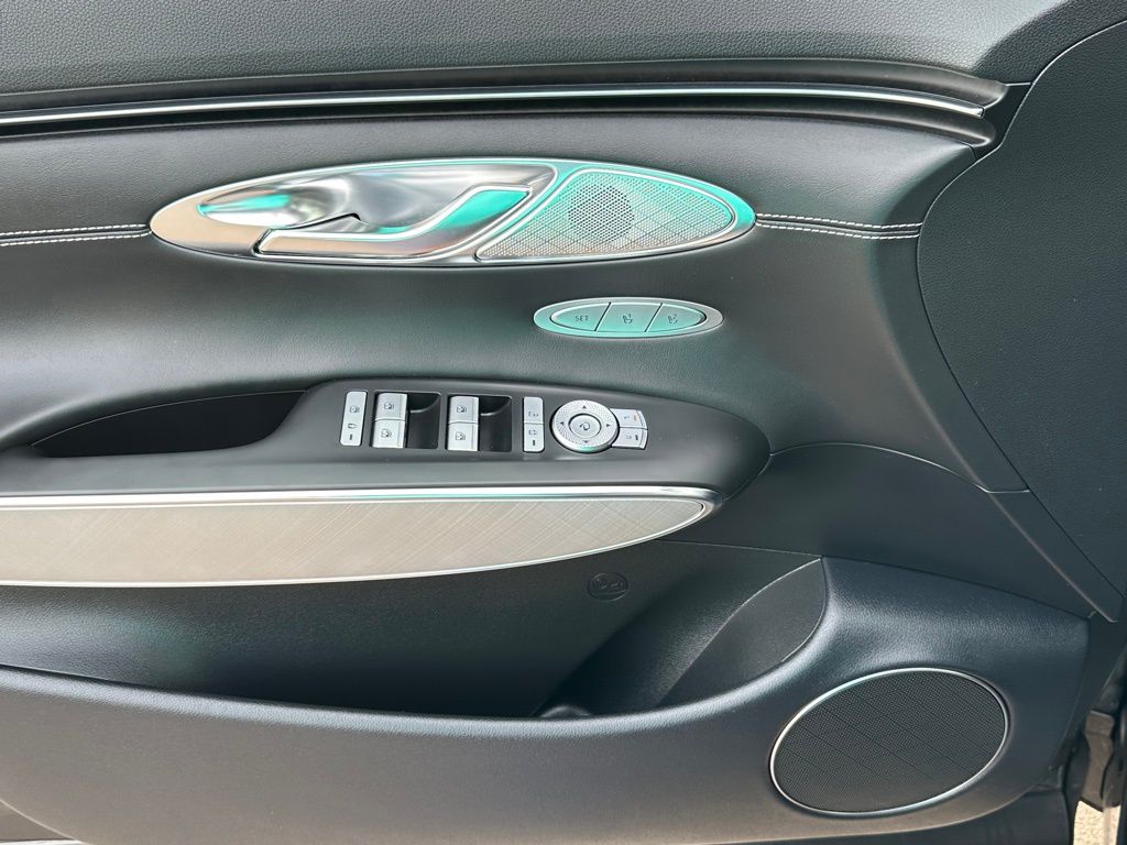 2025 Genesis Electrified GV70 Advanced photo 13