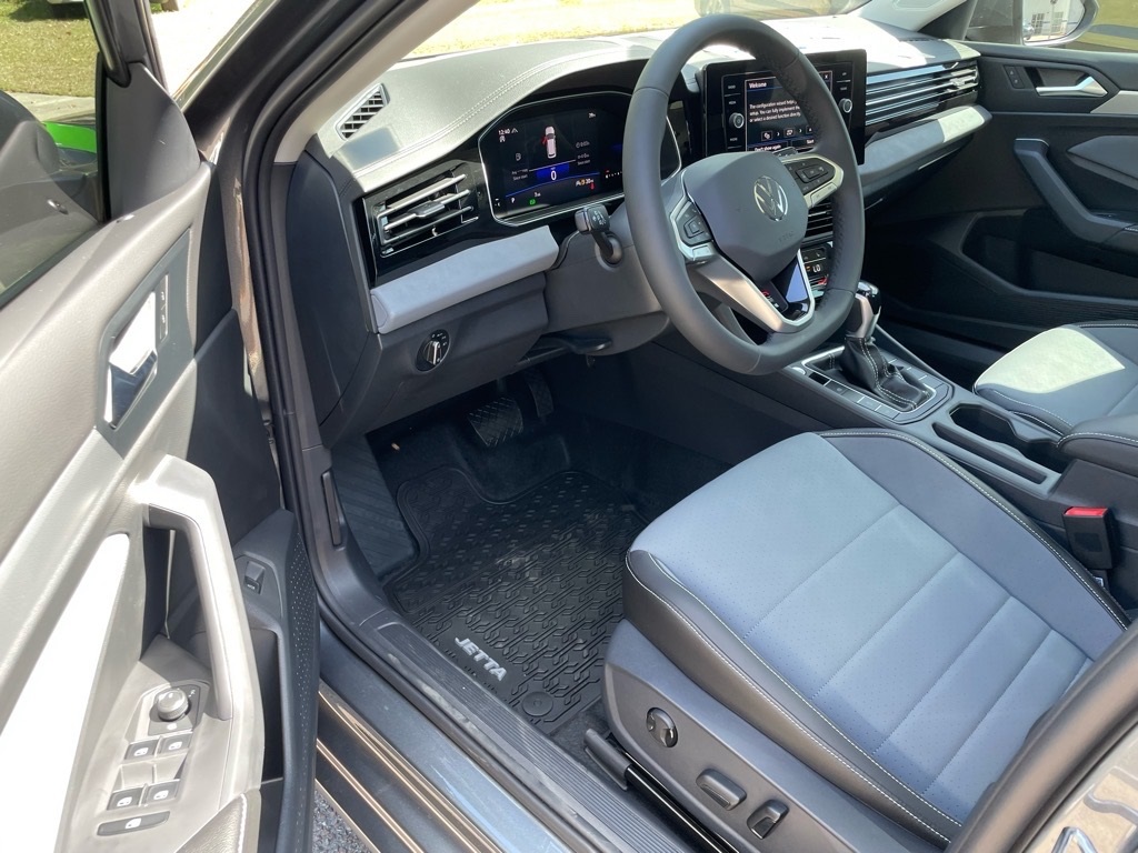2026 Volkswagen Jetta SE photo 4