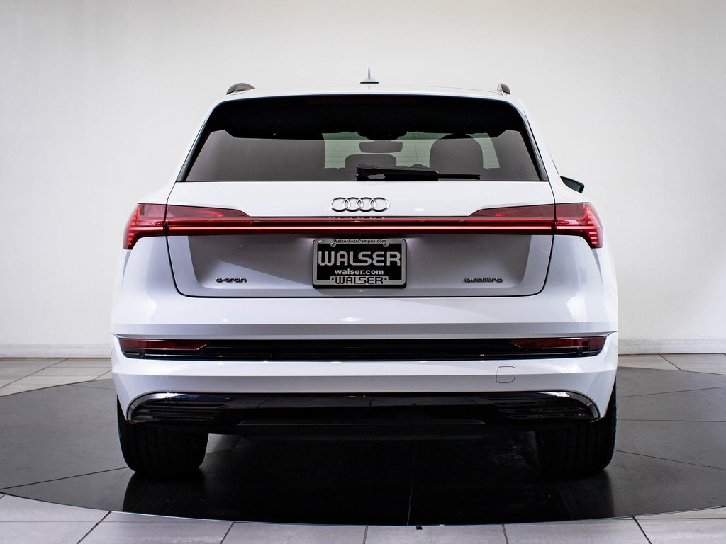 2022 Audi e-tron Premium photo 8