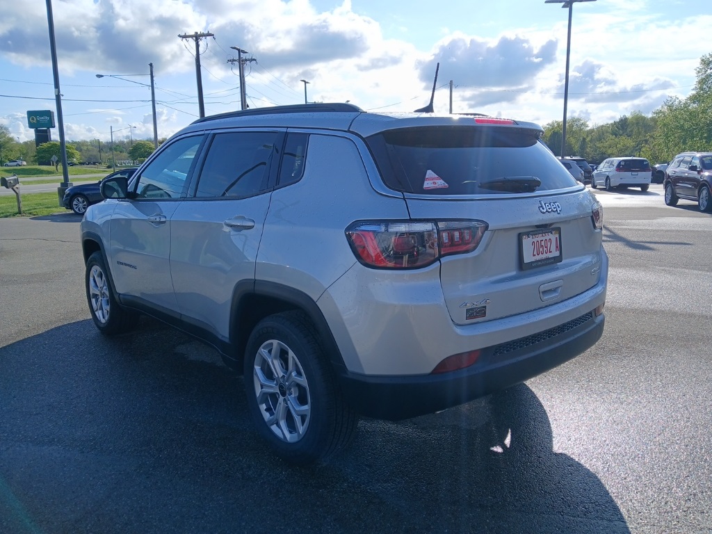 2025 Jeep Compass Latitude photo 5