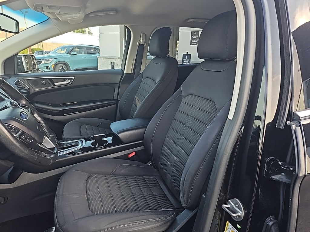 2016 Ford Edge SEL photo 16