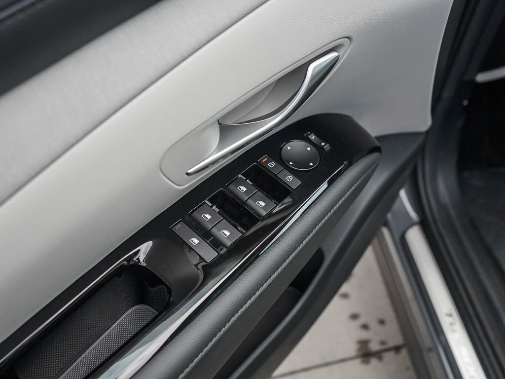 2025 Hyundai Tucson Limited photo 17