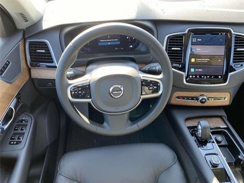 2025 Volvo XC90 AWD Plus photo 11