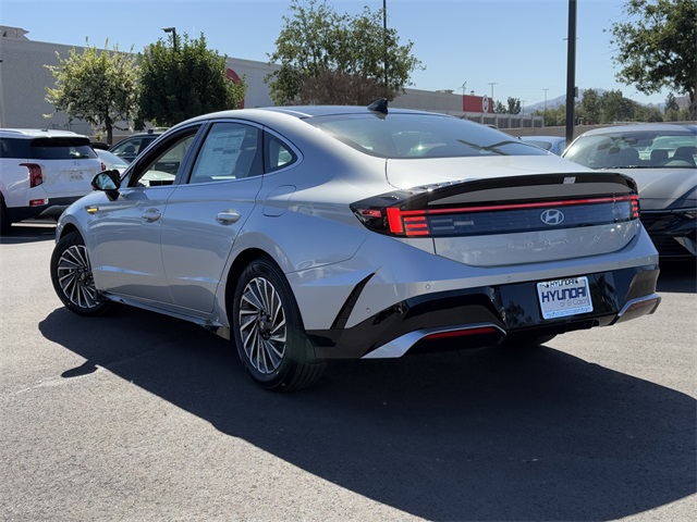 2025 Hyundai Sonata Hybrid Limited photo 4