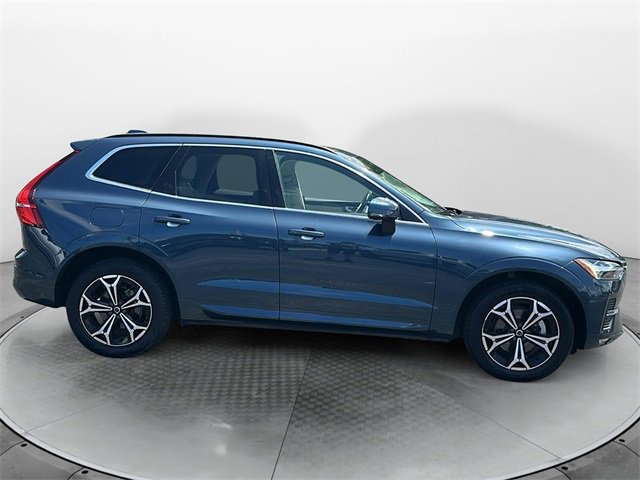 2022 Volvo XC60 Momentum photo 8