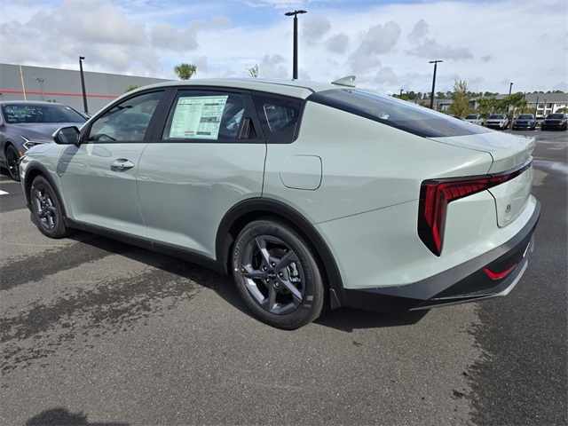 2025 Kia K4 LXS photo 4