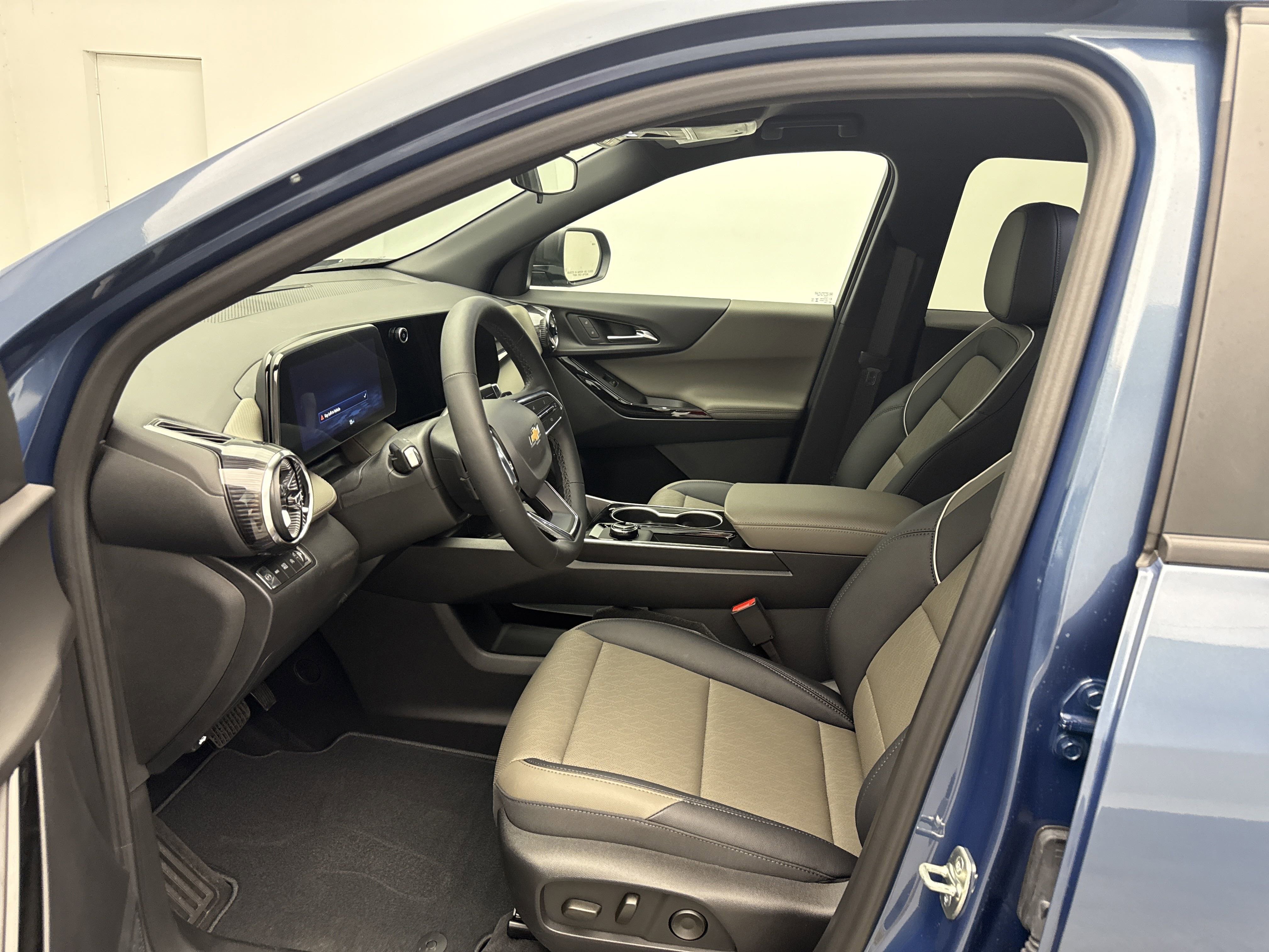 2026 Chevrolet Equinox LT photo 23
