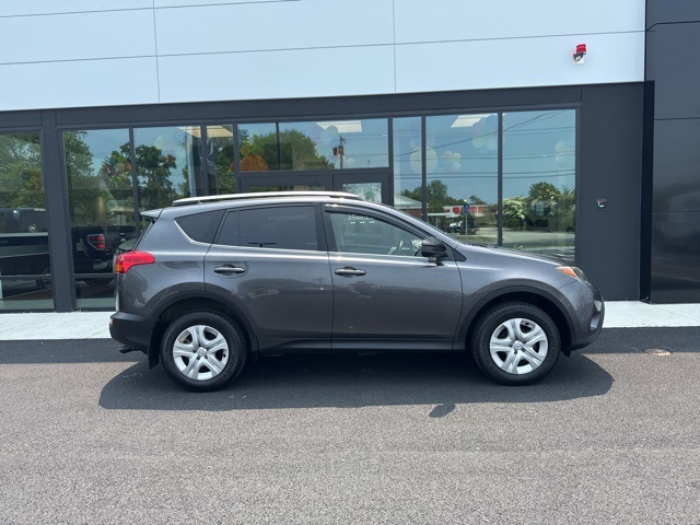 2015 Toyota RAV4 LE photo 2