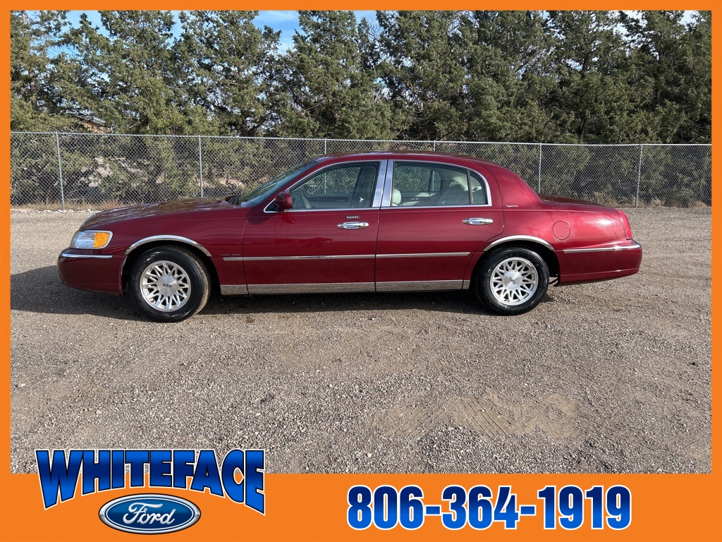 1999 Lincoln Town Car Signature Limited photo 2