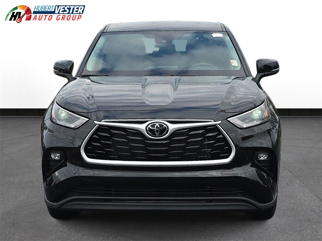 2025 Toyota Highlander LE photo 3