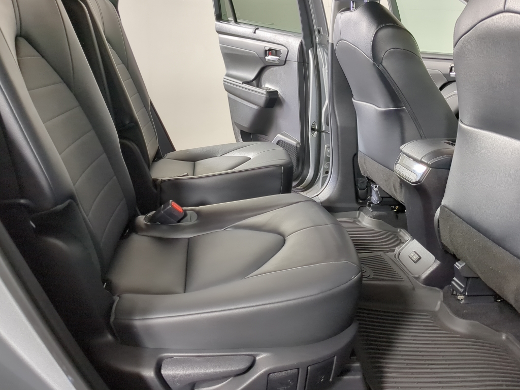 2022 Toyota Highlander XLE photo 17