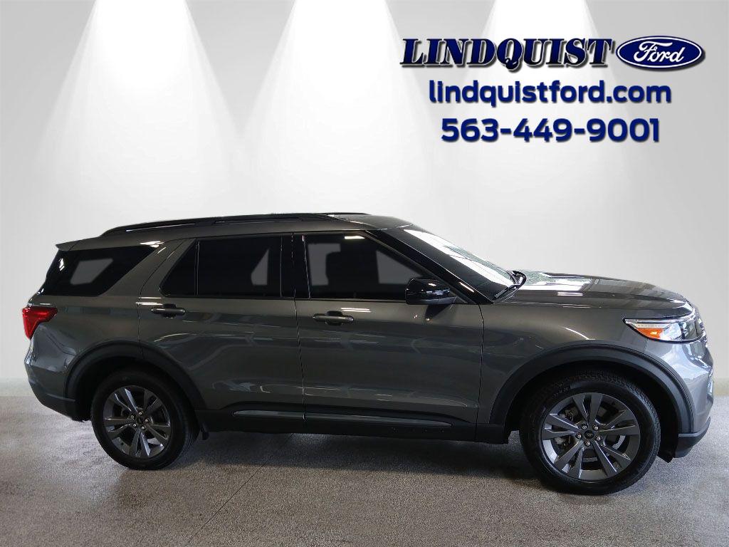 2023 Ford Explorer XLT's photo