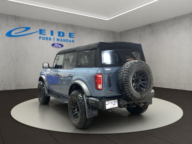 2023 Ford Bronco Black Diamond photo 4