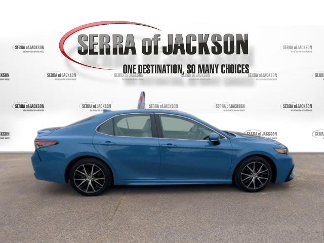 2023 Toyota Camry SE photo 9