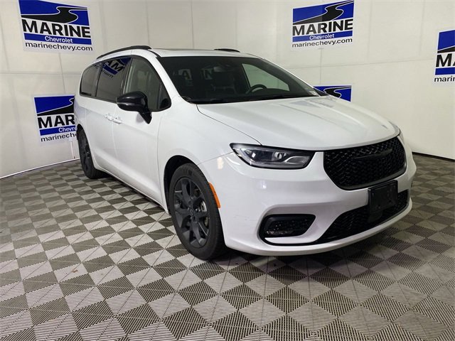 2025 Chrysler Pacifica Limited's photo