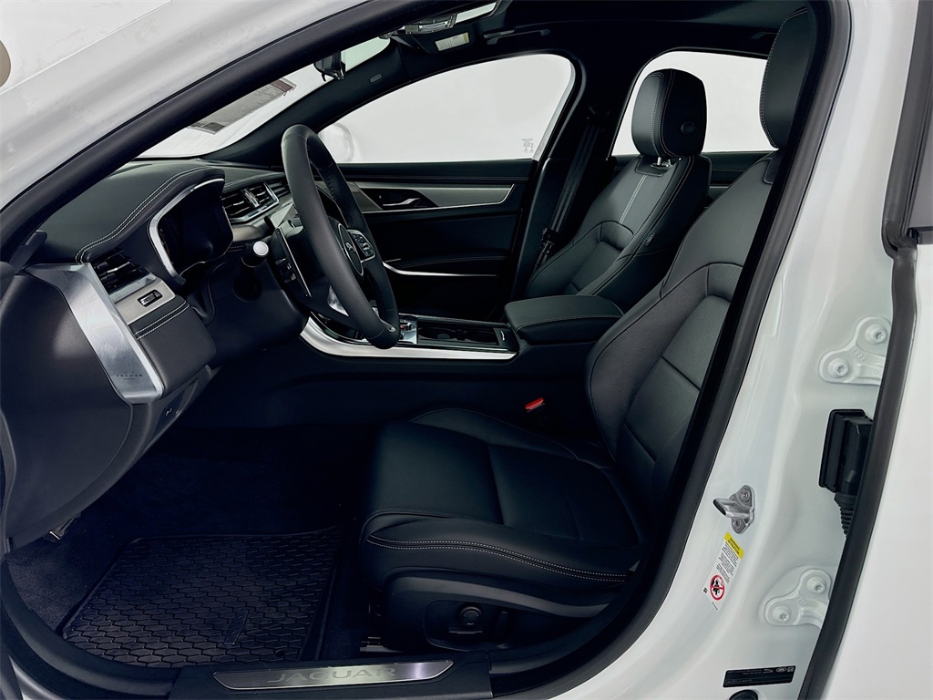 New 2024 White Jaguar R-Dynamic SE image 22