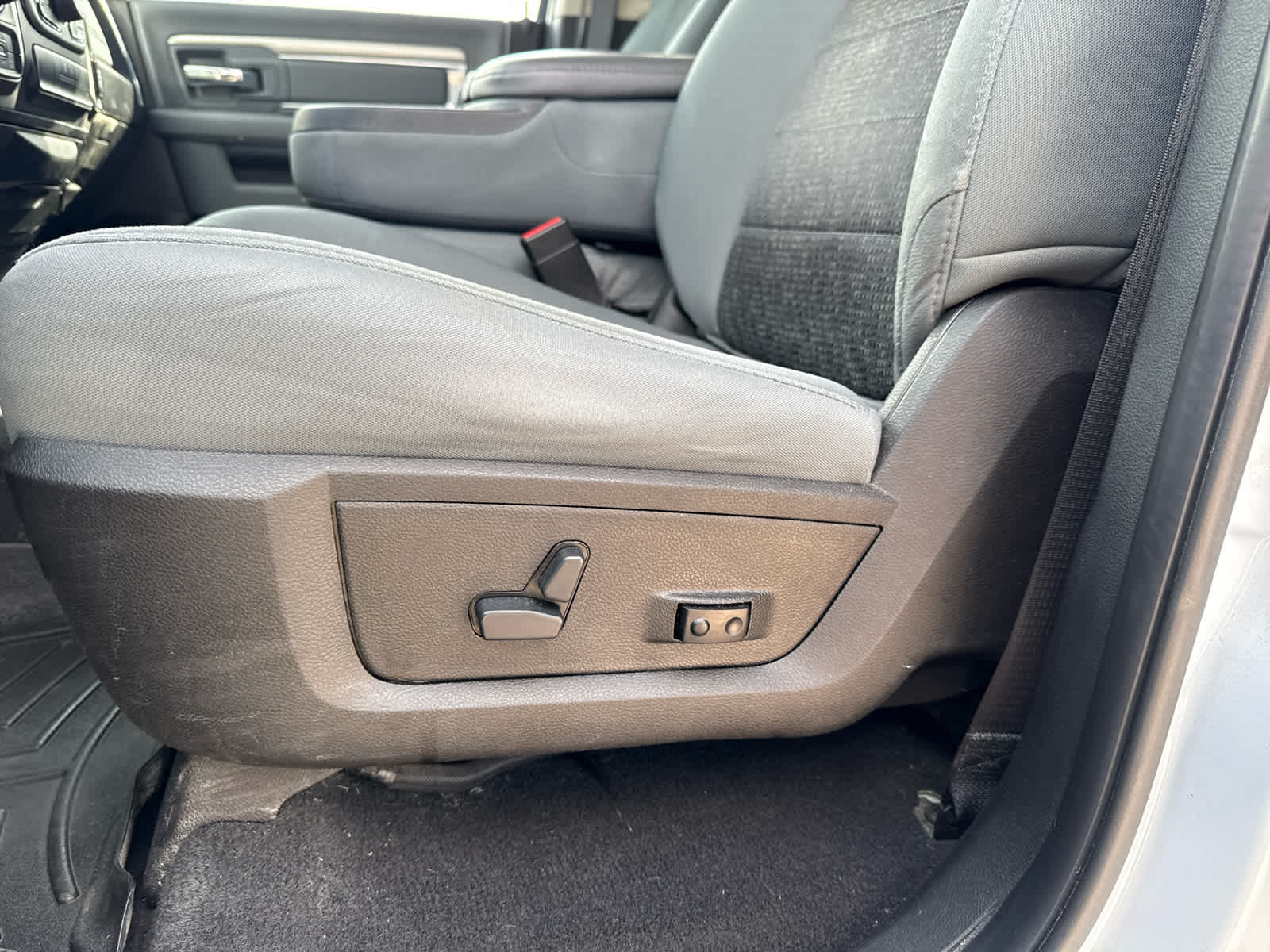 2019 Ram 1500 Classic SLT photo 18