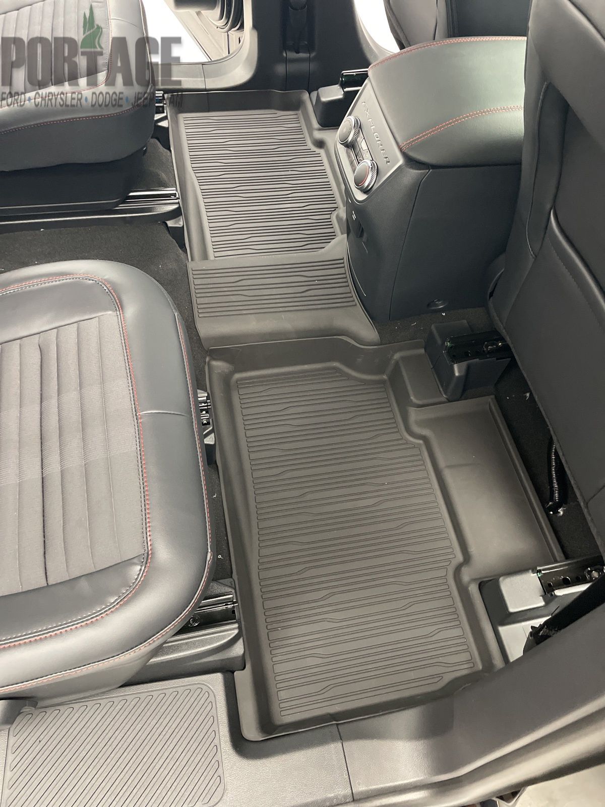 2025 Ford Explorer ST-Line photo 33