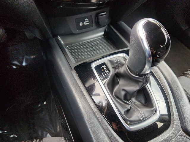 2018 Nissan Rogue SV photo 37
