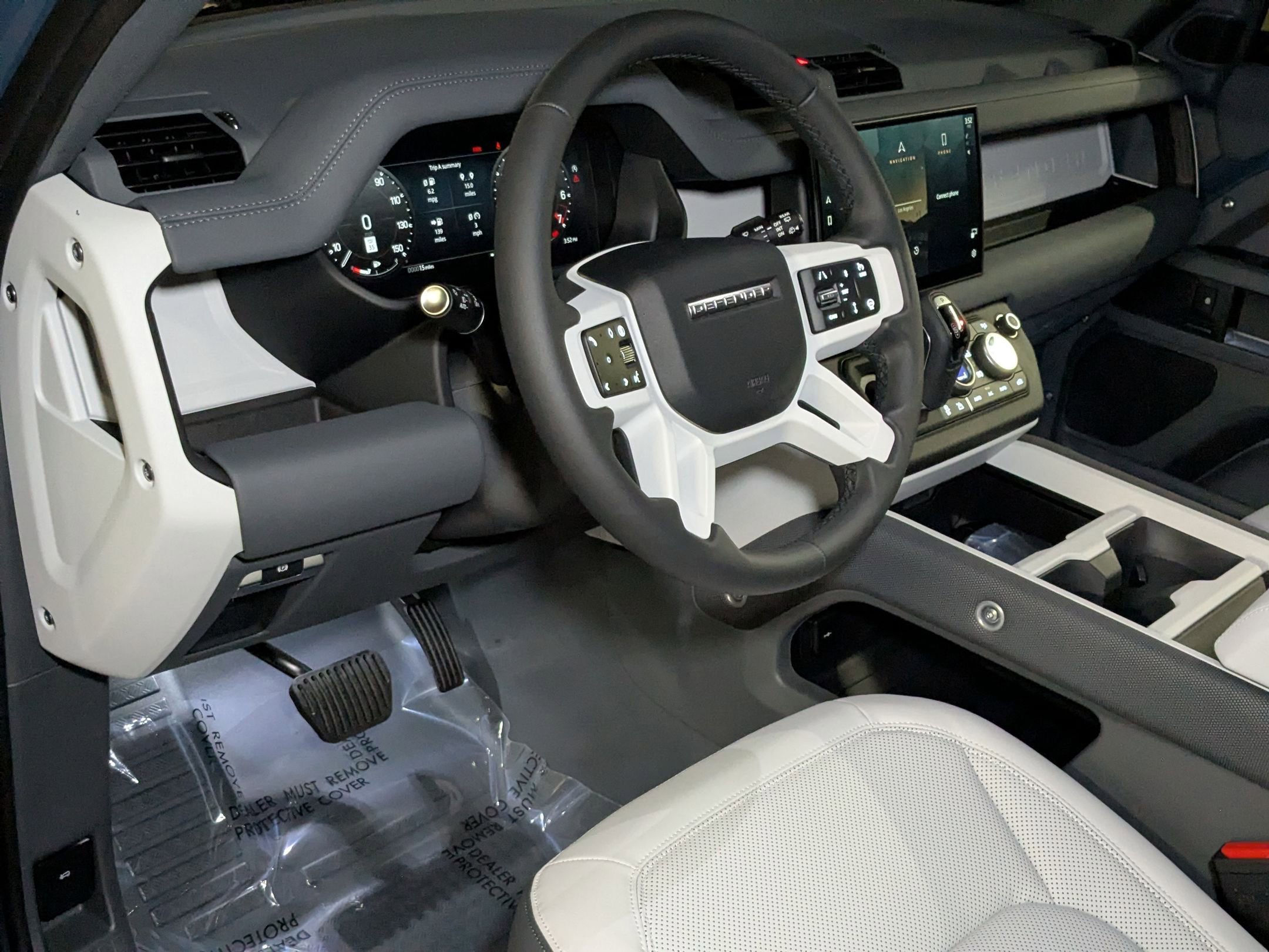 2025 Land Rover Defender 110 S photo 2