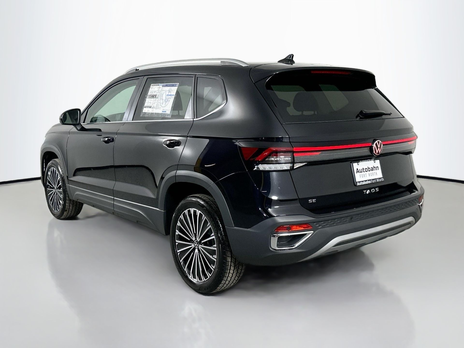 2025 Volkswagen Taos SE photo 2